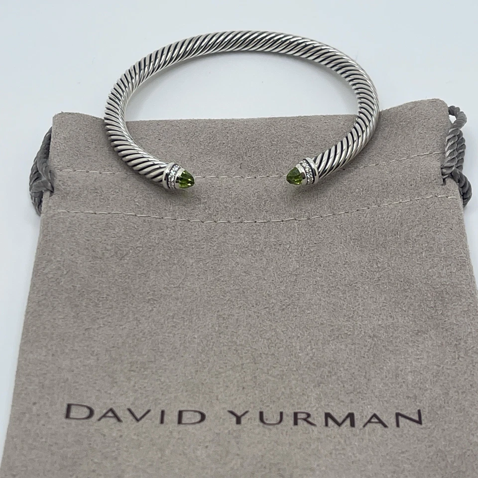 Brazalete David Yurman de plata de ley de 5 mm con cable de peridoto y diamantes Foto 2 de 4