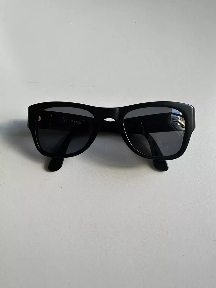 Interlocking CC Logo Cat-Eye Sunglasses – Baggio Consignment