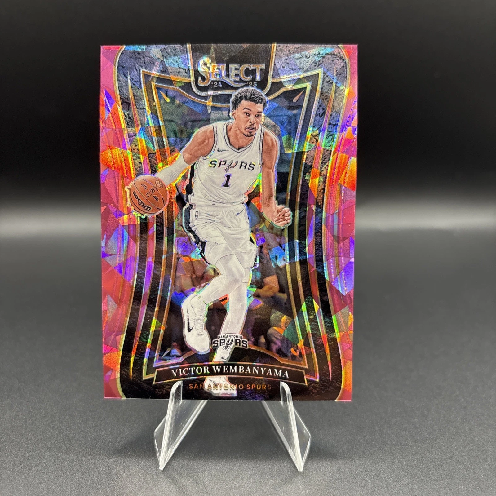 Victor Wembanyama 2024-25 Panini Select Mezzanine Level Pink Cracked Ice /99