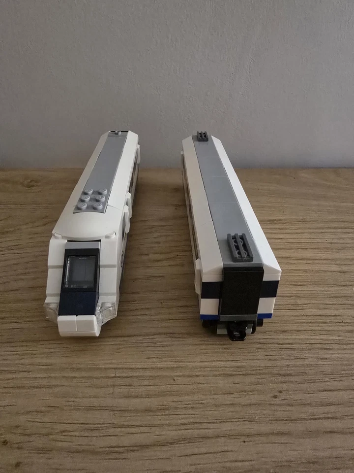 LEGO Creator 40518 High-Speed Train, photo 2 of 2