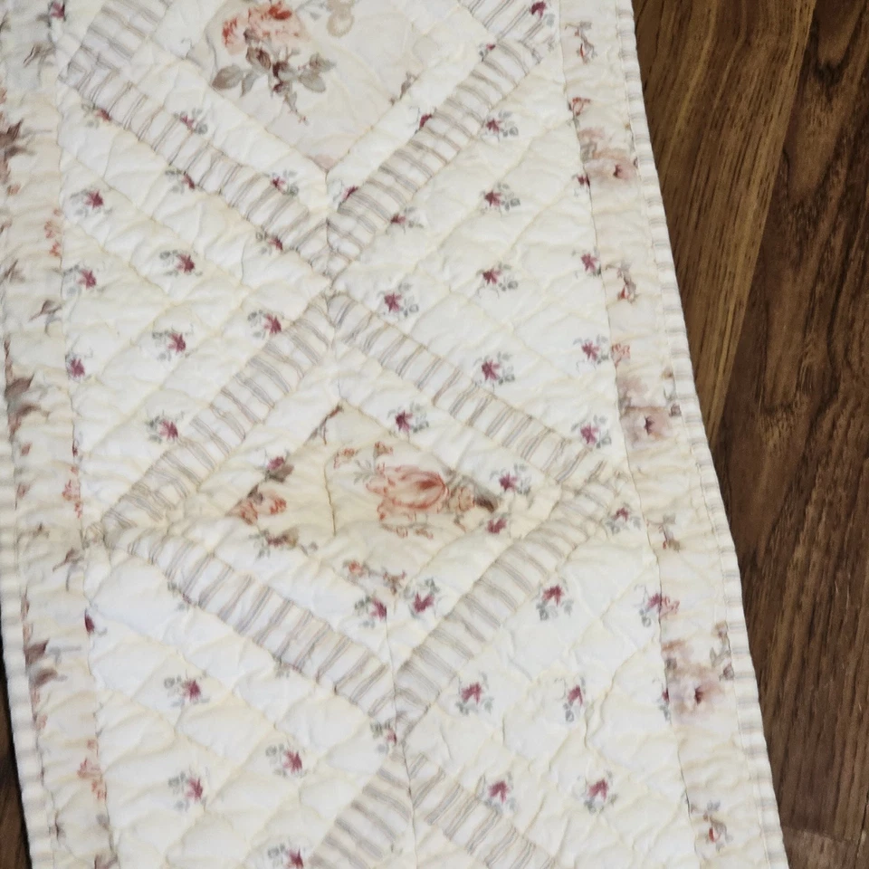 Victorian Heart Co Quilted Table Runner And Placements Vintage Granny Cottage Co - Image 3 of 4