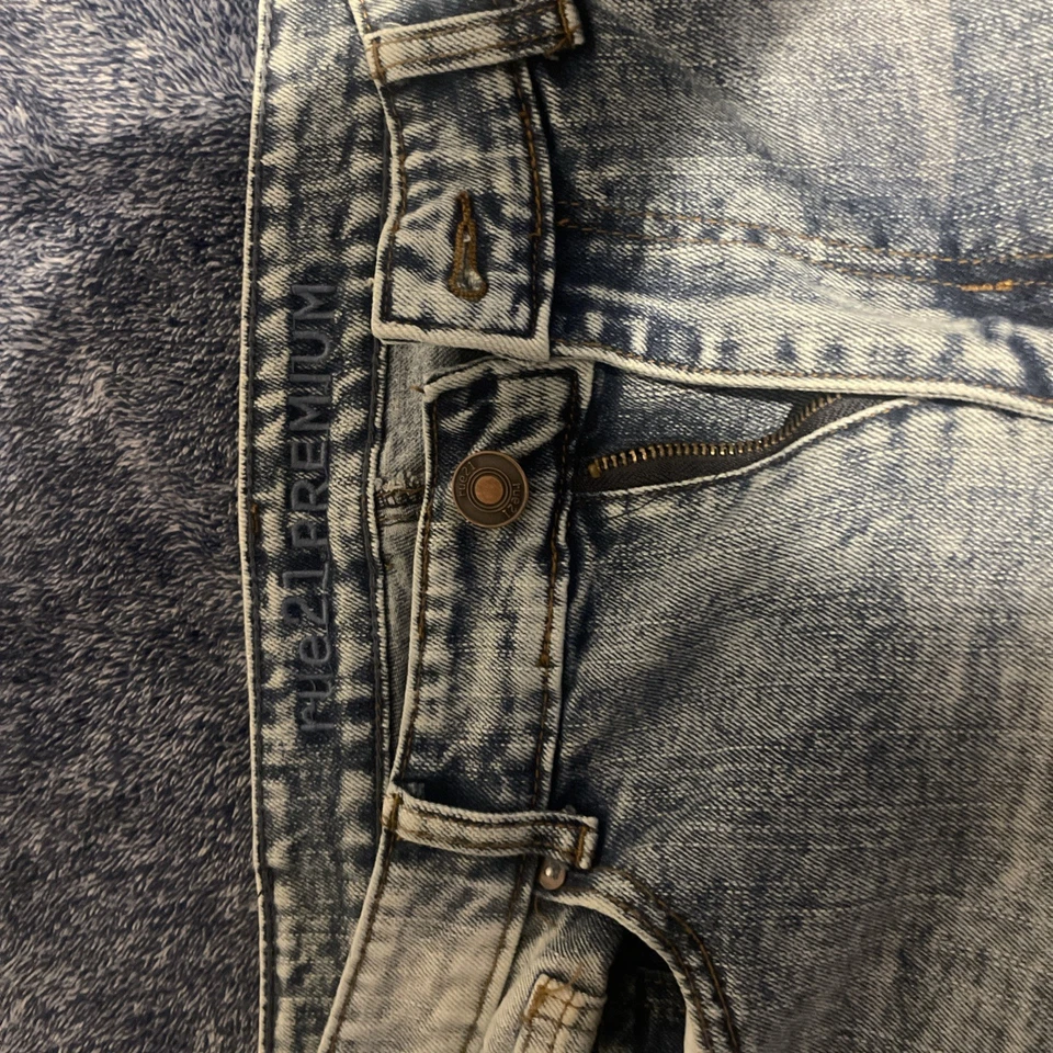 Jeans ajustados Rue21 Premium Arc para hombre talla 30x30 Supreme Flex azul denim desgastado Foto 2 de 4