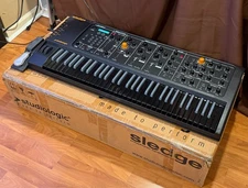 StudioLogic SLEDGE 2 BLACK Synthesizer w/61-Key Semi-Weighted Keyboard+Cover