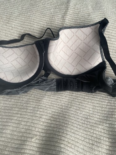 Sujetador Victoria Secret Uplift Semi Demi 32A Gris Push Up Con Aros Convertible - Imagen 5 de 6