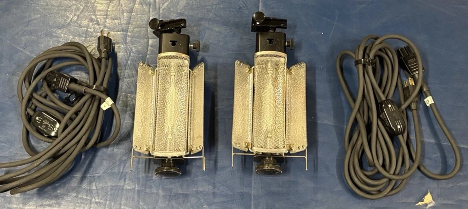 Профессиональный студийный комплект освещения для фотографии и пленки Lowel Tota Lights (пара) - Изображение 2 из 4