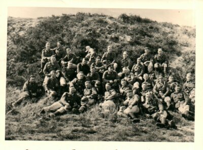 Foto, 2.WK. F.K.B.6 DEU 1940: Trupp bei Rast während Geländeübung (MB)21319