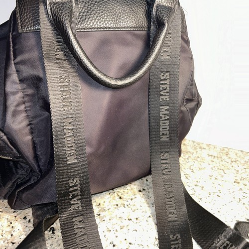 Lg Steve Madden Backpack Black Drawstring, Snap Closure, & 3 zip Pockets - Picture 5 of 20