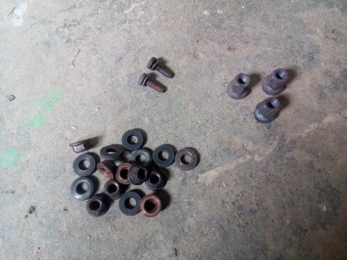 Citroën Berlingo - Schrauben Muttern Abgasrümmer