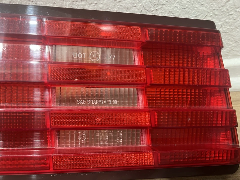 Conjuntos de luces traseras izquierda/derecha Mercedes-Benz SL500 96-98  Foto 3 de 4