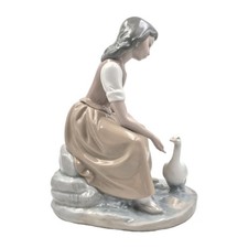 LLADRÓ NAO Young Girl Feeding Duck Daisa 1980 Retired Porcelain Statue Vintage 