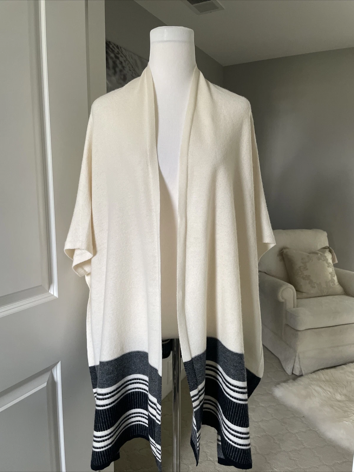 Vince Oversized Poncho Cape Wrap Cream Wool Cashmere Wool Blend XS/S