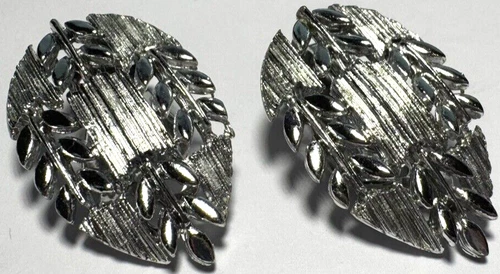 Vintage Jewelry Earrings SIGNED LISNER Silver Clip On Metal Open Leaf Leaves 2.1