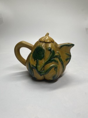 Decorative Teapot Shaped like a Green Gourd (1KB209)
