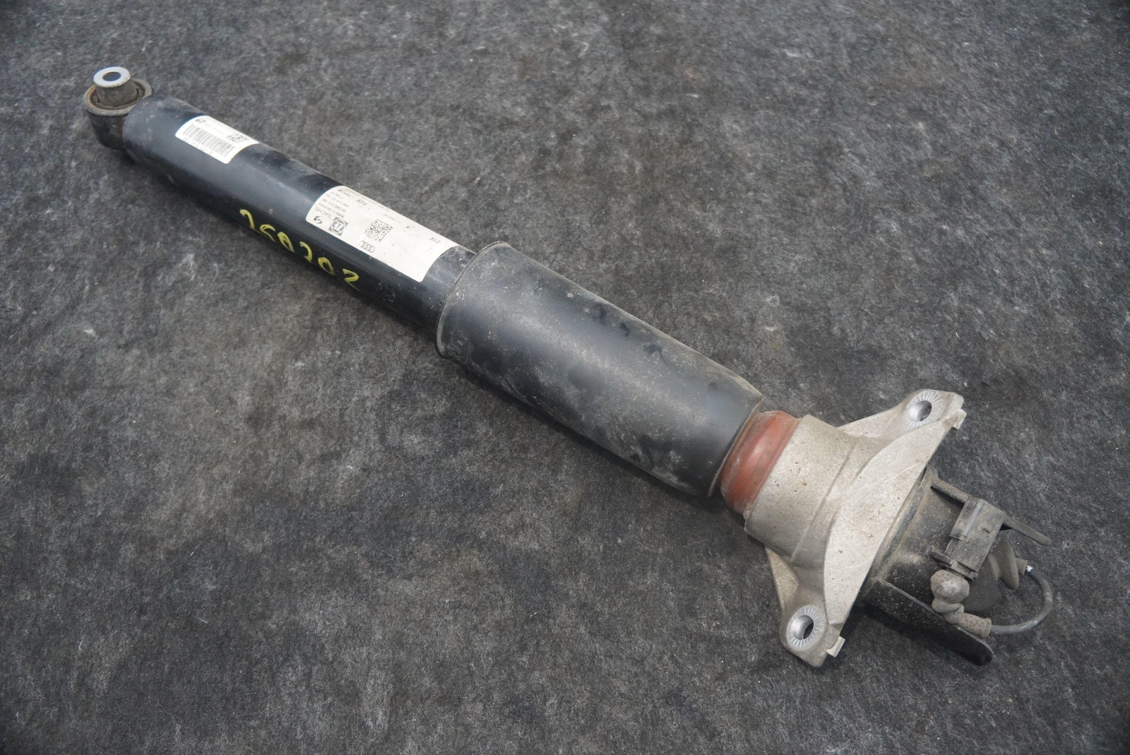 Rear Suspension Left Shock Absorber Spring Strut 4M0616031AG Lamborghini Urus 19