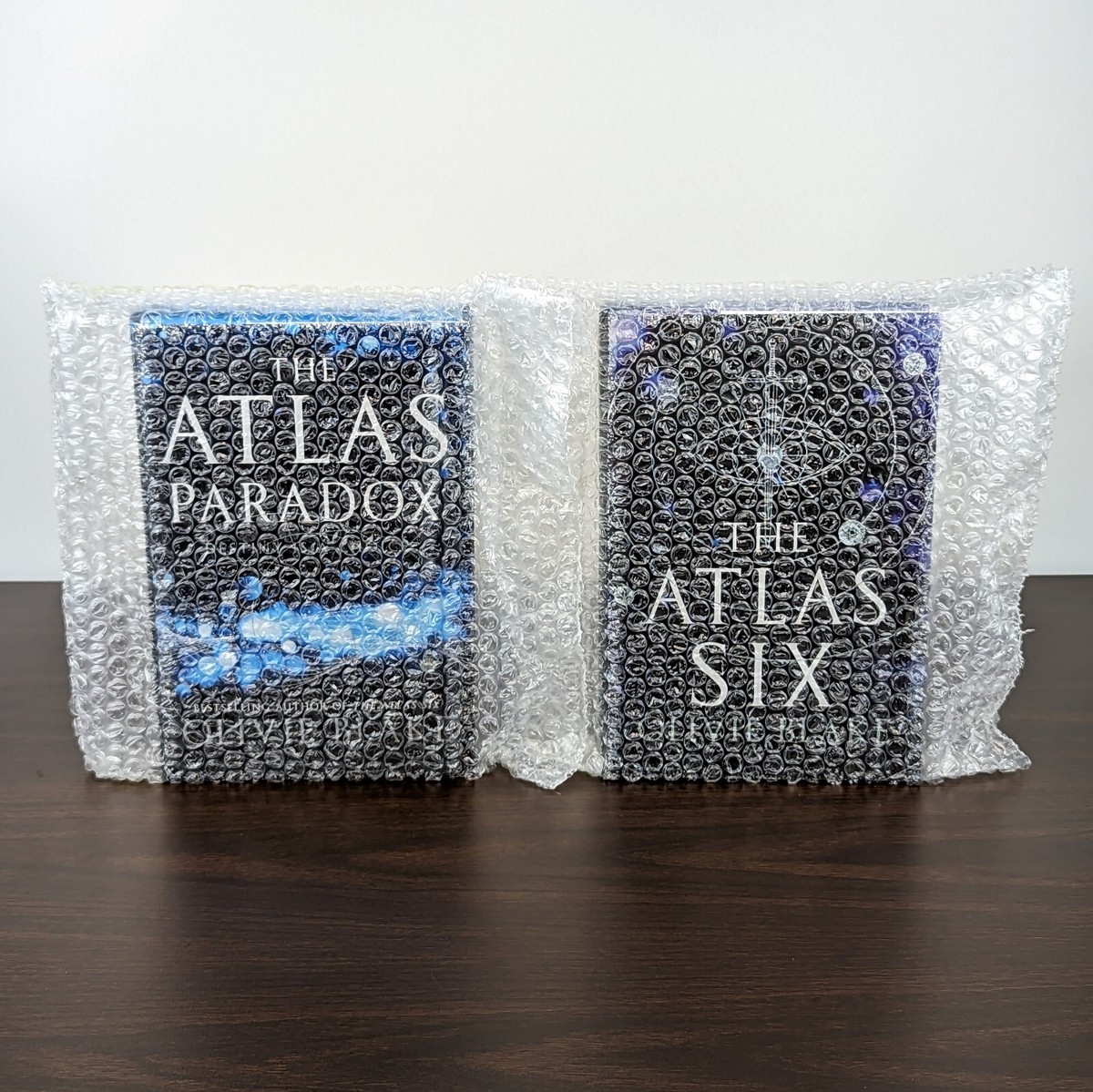 The Atlas Six (Illumicrate) 2冊セット Illumicrate The Atlas Six, The Atlas Paradox & The Atlas