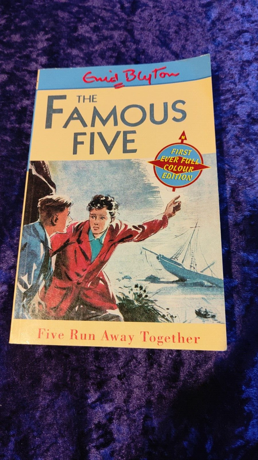 THE FAMOUS FIVE ENID BLYTON FIVE RUN AWAY TOGETHER PAPERBACK FULL COLOUR EDITION