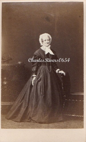 1869 LONDON CDV ALTE DAME KLEID HAUBE NAMENS SARAH HOWE 80 JAHRE MODE
