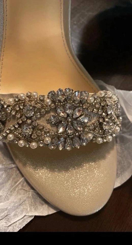 Betsey Johnson Gina Tacones Plateados Adornados Satén Punta Abierta Para Mujer’s 9 Foto 3 de 3