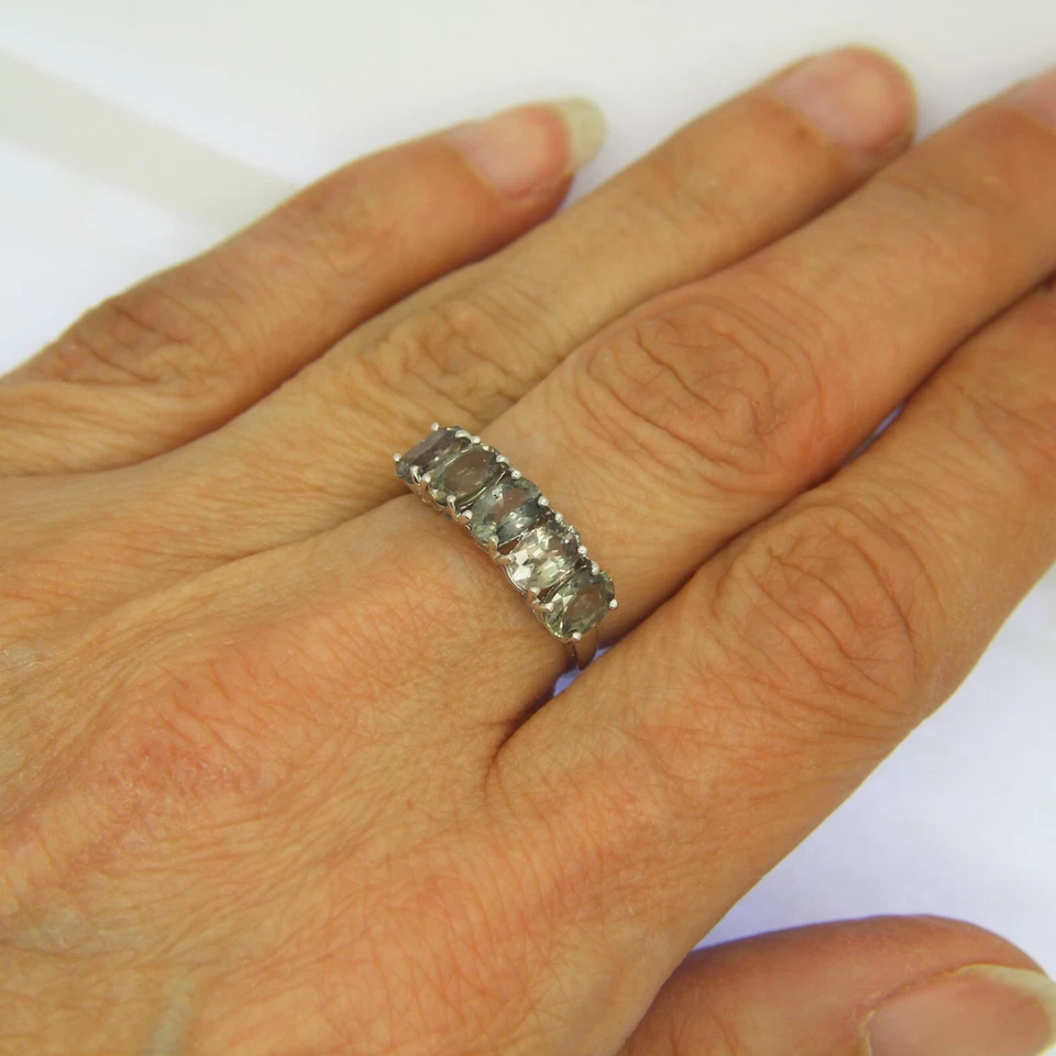 Anillo de zafiro de oro blanco de 9 quilates con cambio de color talla 6 3/4 - N Foto 4 de 4