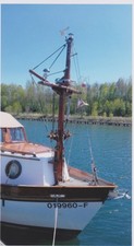 Segelboot mit Motor