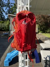 Gregory Miwok 24 Liter Hiking Backpack 2x Waistband & Water Bottle Pockets