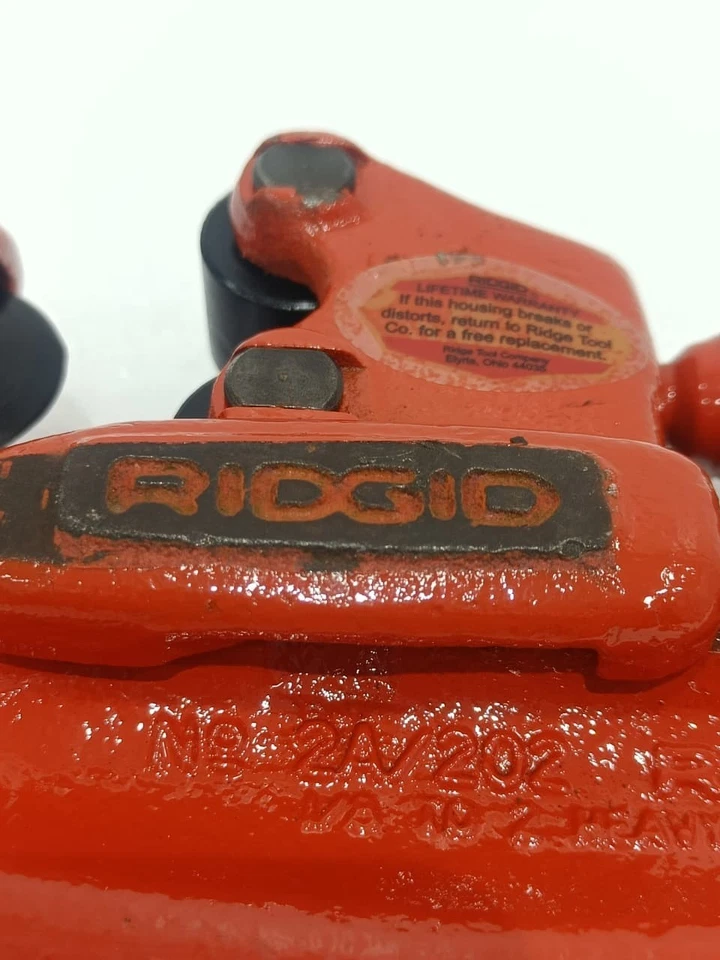 RIDGID 32820 MODEL 2-A MANUAL PIPE CUTTER 1/8" TO 2" HEAVY DUTY TOOL MADEIN USA - Image 2 of 4