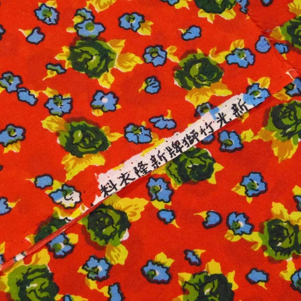 29" W Vintage Daiwabo (Japanese) Fabric, Small Roses on Red, Per 1/2 Yd image 2