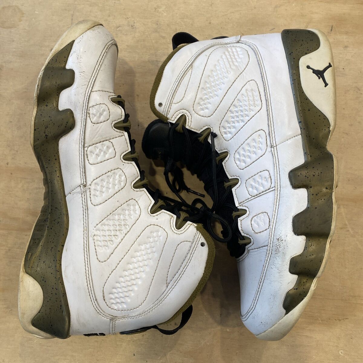 1364) Nike Air Jordan 9 IX Retro Statue White/Gold 302370 1364) Nike Air Jordan 9 IX Retro Statue White/Gold 302370