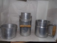 Lot POT A LAIT  et EGOUTTOIR A FROMAGE EN ALU