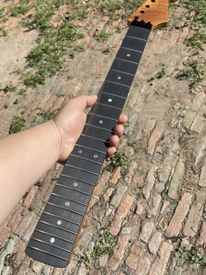 Ebony fingerboard floyd rose Lock nut 22frets Roasted flame Maple guitar neck。，