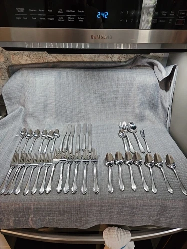 37 pieces of oneida stainless steel flatware Used