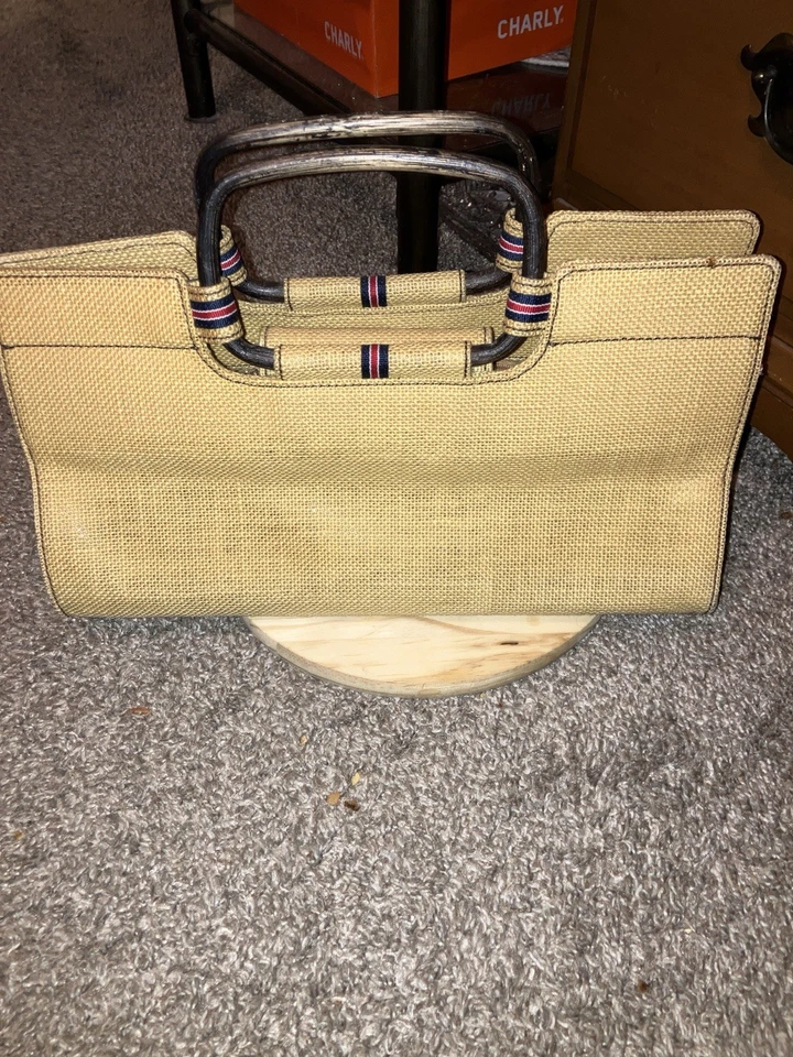 "Bolso de mano Tommy Hilfiger BEACHCOMBER con doble asa de madera detalle de carcasa 14"" X 9""" Foto 4 de 4