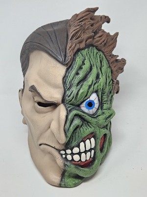 DC Comics Harvey Dent Two-Face Batman Halloween Adult Mask 100