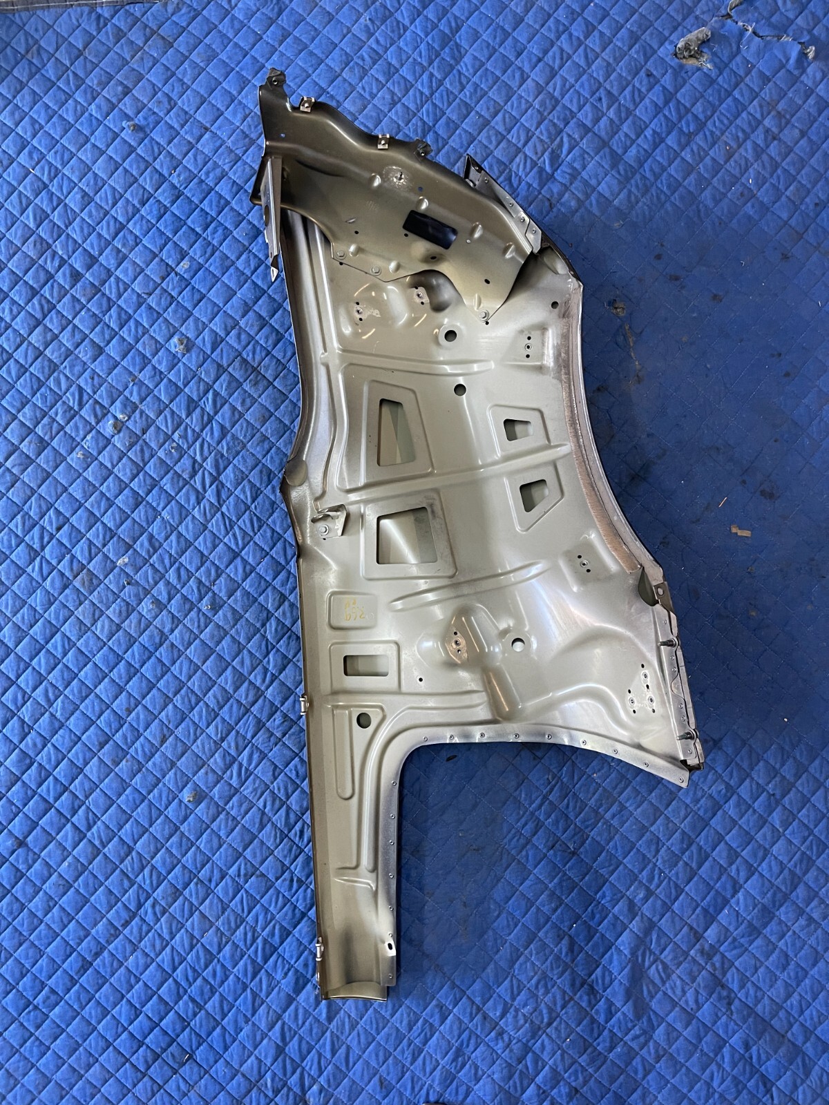 2012 AUDI R8 4.2L V8 OEM REAR RIGHT PASSENGER SIDER REAR QUARTER PANEL 420809854