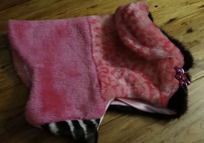 Casaco de pele sintética rosa com estampa de animais tamanho XS roupas de grife para cachorros - Imagem 4 de 4