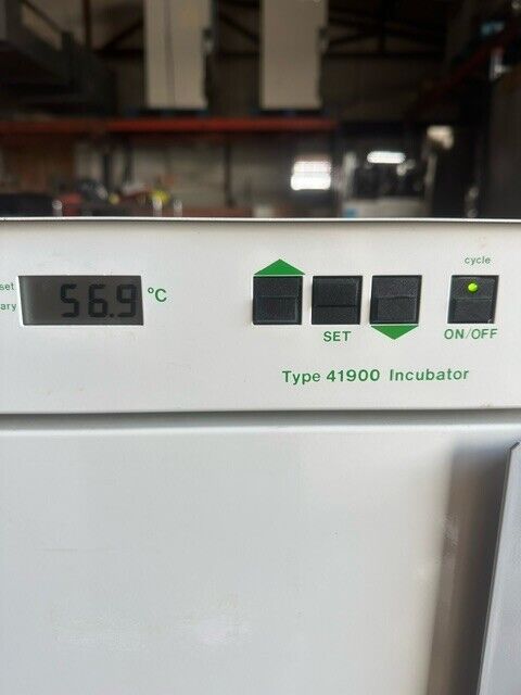 Barnstead Thermolyne 141925 Type 41900 Incubator 17 Barnstead Thermolyne 141925 Type 41900 Incubator 17