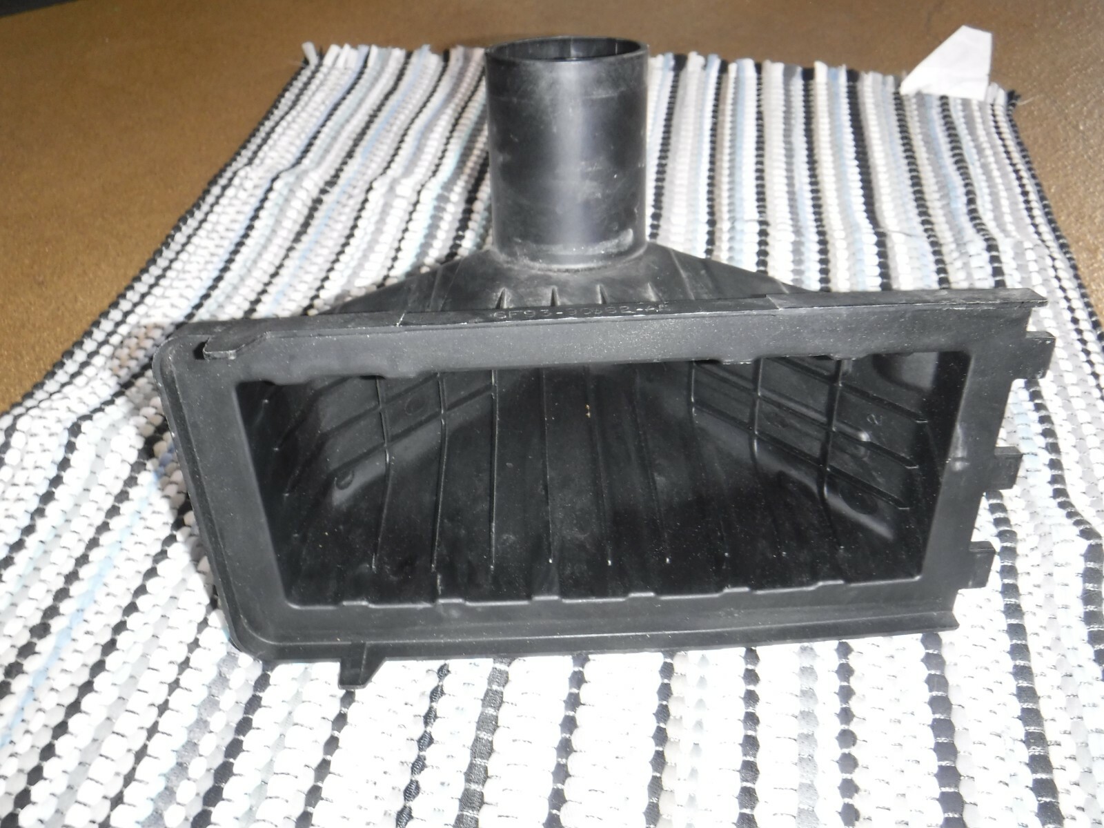 05 06 07 FORD FREESTYLE AIR INTAKE CLEANER BOX TOP 6F939C662AA W/ MAF