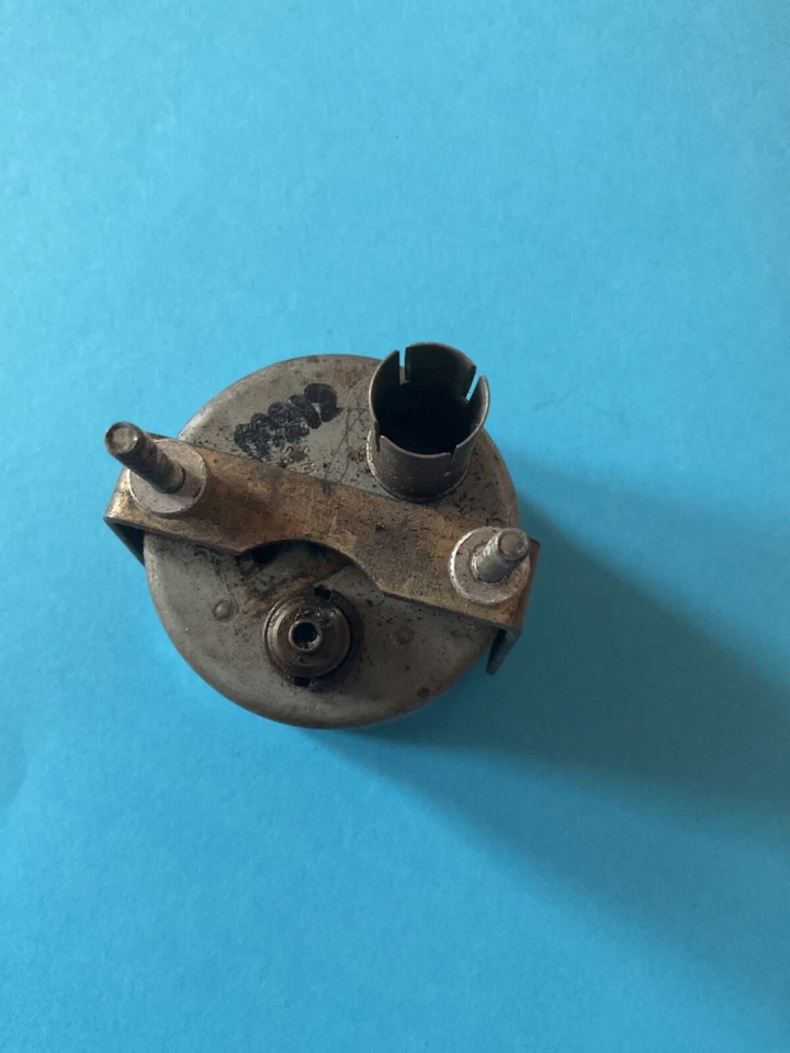 Smiths Classic Oil Pressure gauge.   52mm, mechanical, 0-100psi V bezel - Image 2 of 4