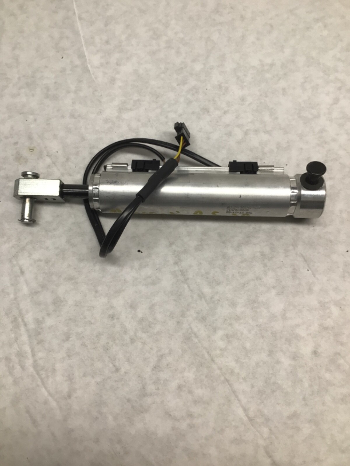 MASERATI Gran turismo Right CONV MIDDLE / MAIN hydraulic lift cylinder 83084200