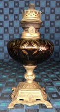 Ancien Pied Lampe À Pétrole Corps En Verre Marron Pied Alliage Étain Décoré