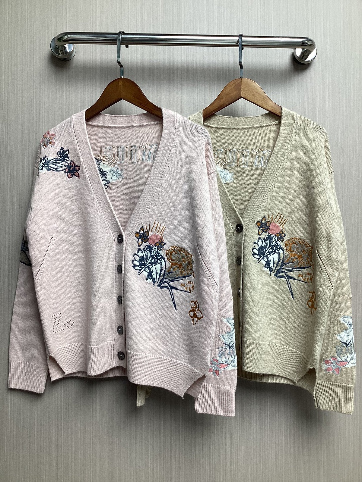 Suéter de cachemir de cercanías bordado con cuello en V Zadig&Voltaire para mujer