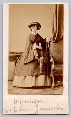 CDV 1860 Zoë d Aubermesnil   Ehefrau Den Haag-Jousselin, Reiteradel Kirchturm