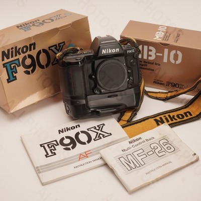 Nikon F90X AF analoge Spiegelreflexkamera Autofokus 35 mm Gehäuse + MB-10 Griff & MF-26 Datenrückseite