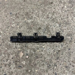 BMW 5 F10 F11 2011 Vorne links Halterung Kotflügel 7184775 IJA3577