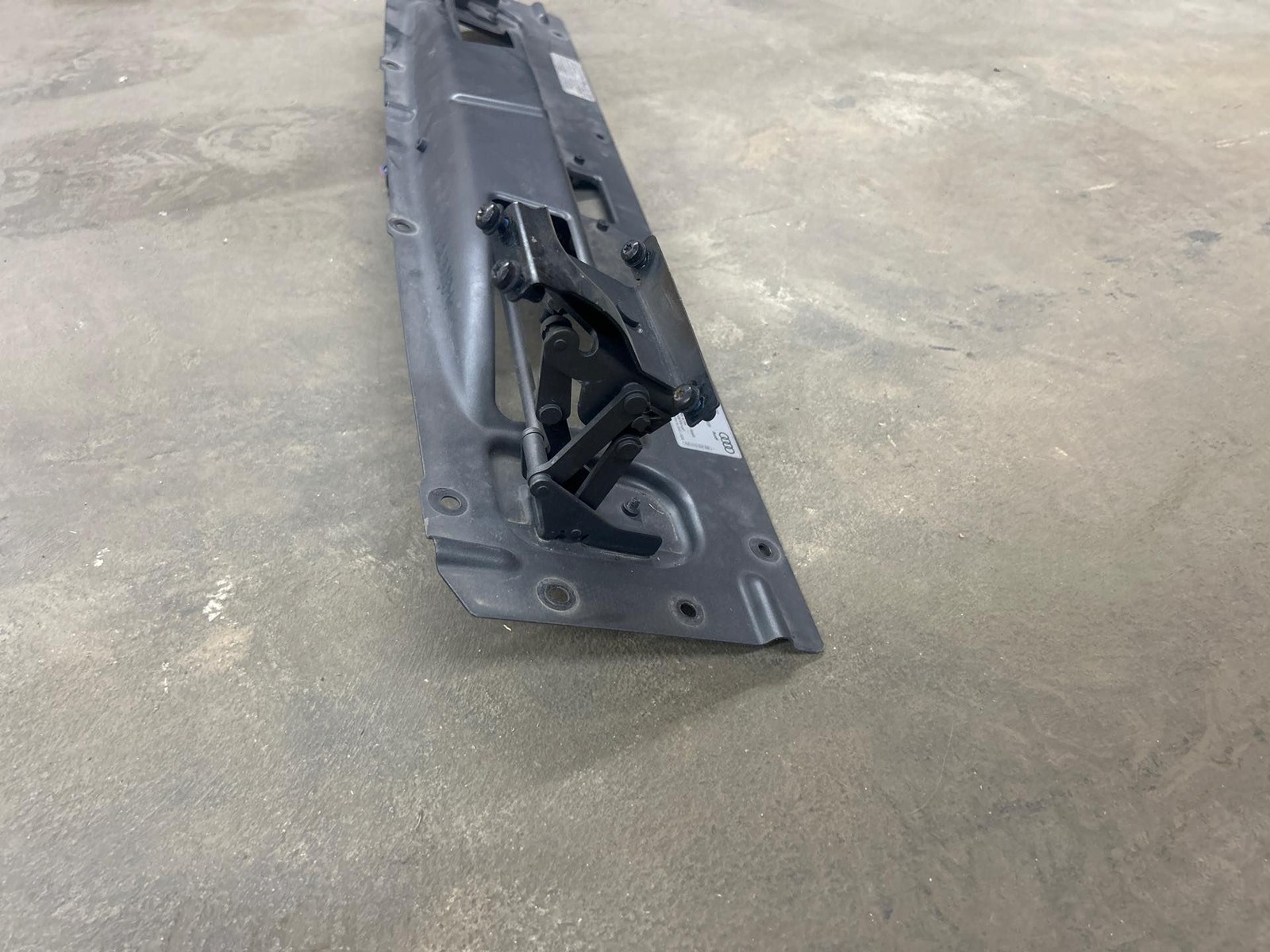 2008-2015 AUDI R8 REAR SPOILERWING ACTUATORMOTOR BRACKETASSEMBLY 420827948B (MK)