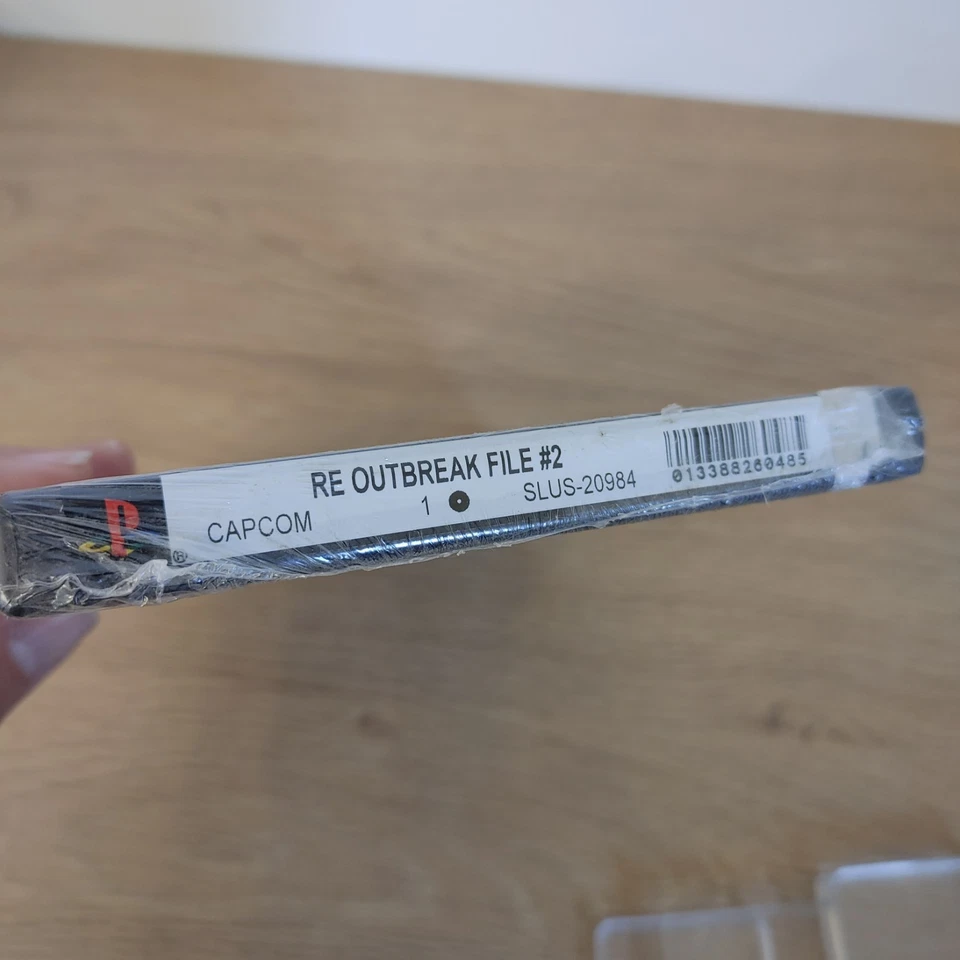 Resident Evil: Outbreak -- File #2 (Sony PlayStation 2, 2005) PS2 - Image 3 of 4