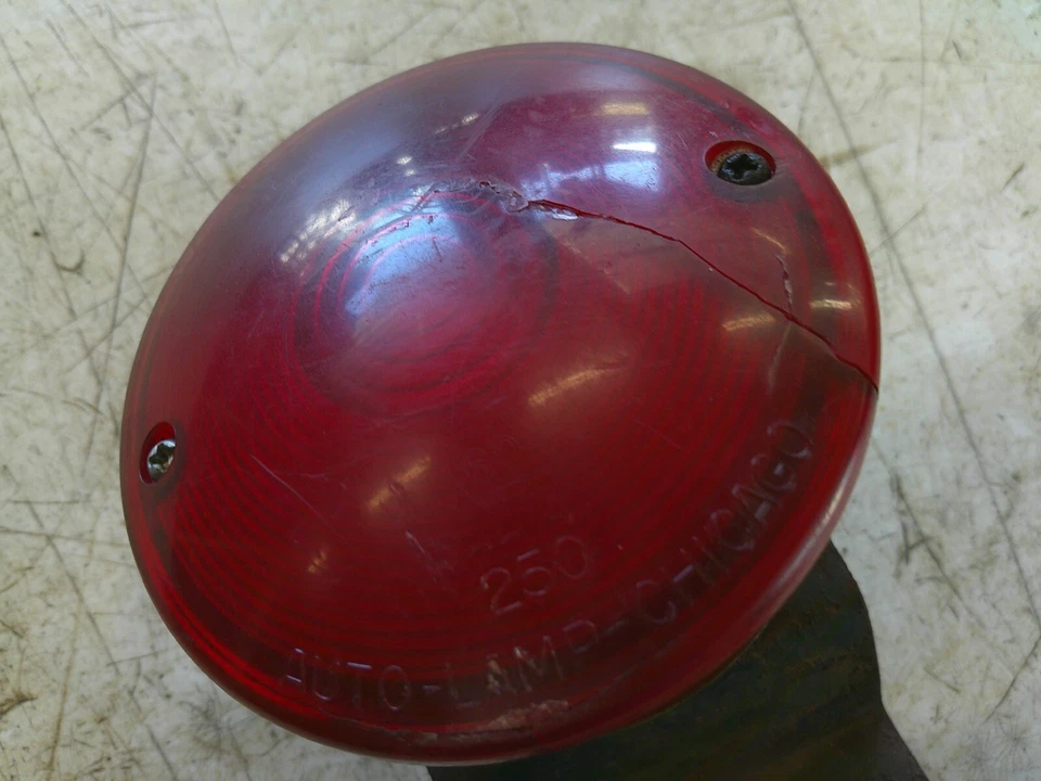 Honda CA95 Benly 150 1963-1966 luz trasera luz freno matrícula soporte Foto 3 de 4