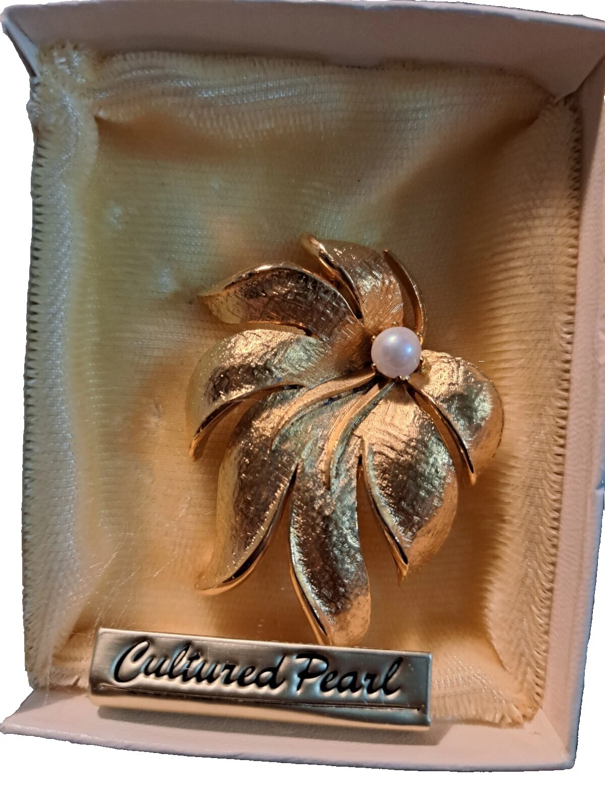 Prestige Fashion Brooches & Pins