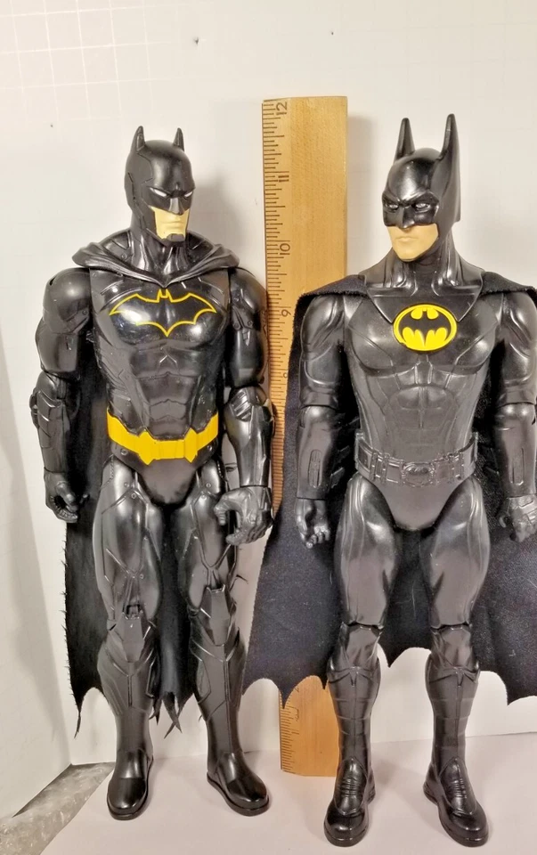 2 figuras de acción de Batman de 12" DC Comics Foto 2 de 4