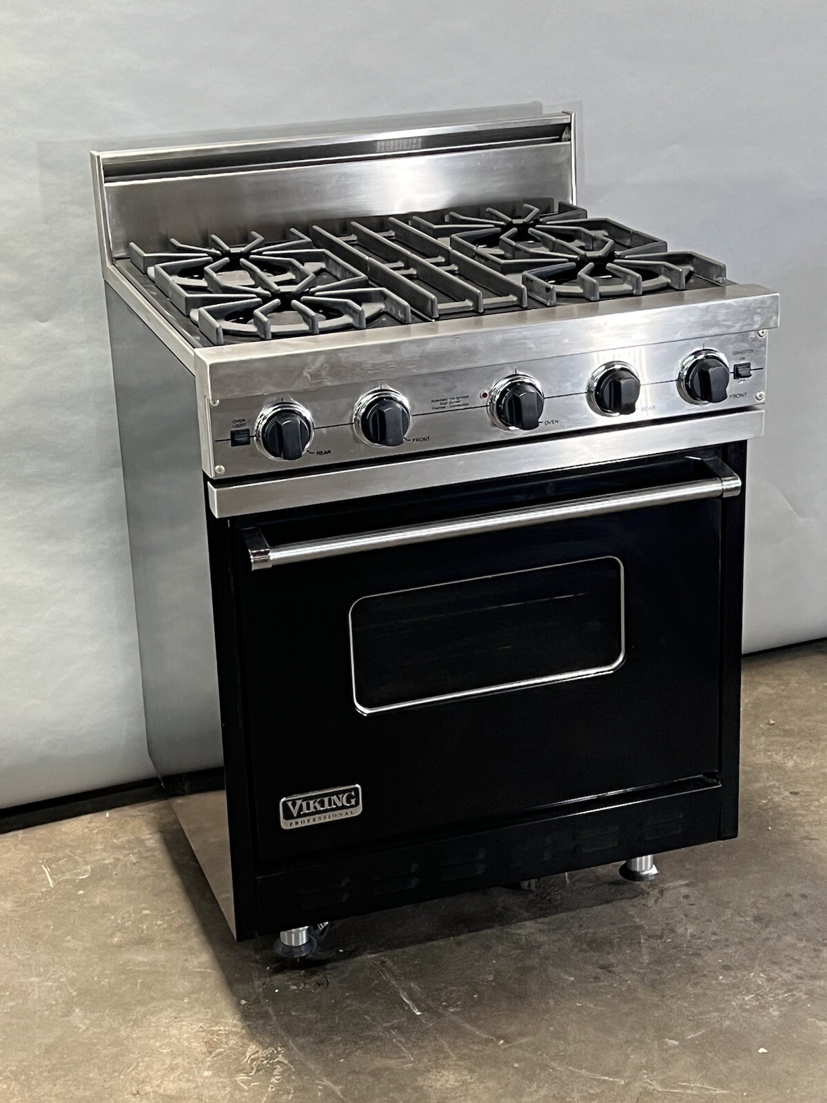 Viking 30” range Vgic4b Pro Black And Stainless Gas 4 High BTU Burners